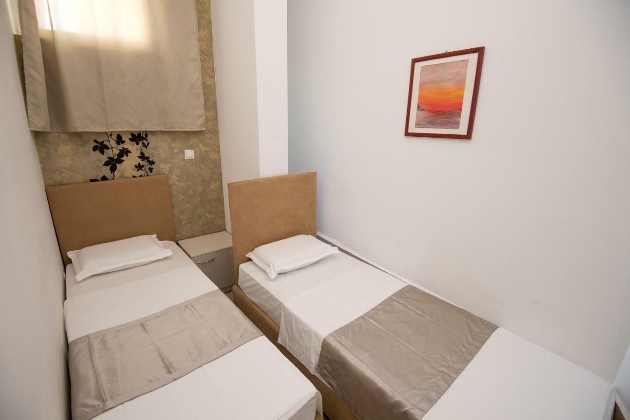 Apartments Vela Sollis Marusici  Bagian luar foto